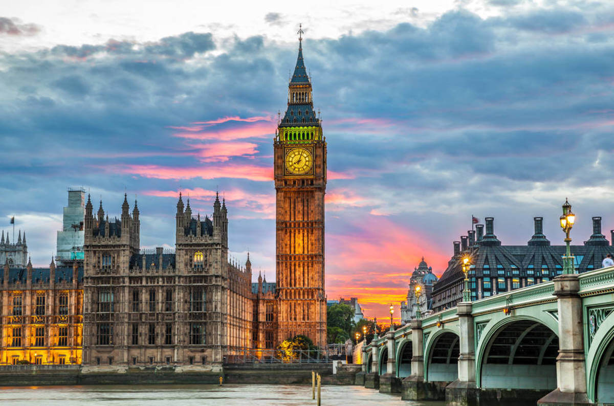 Th&aacute;p đồng hồ Big Ben l&agrave; một c&ocirc;ng tr&igrave;nh kiến tr&uacute;c Gothic nổi tiếng thế giới